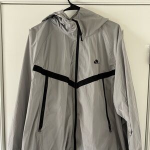 Nike Men’s Woven Windbreaker (XXL)